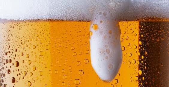 Birra con schiuma o senza schiuma?